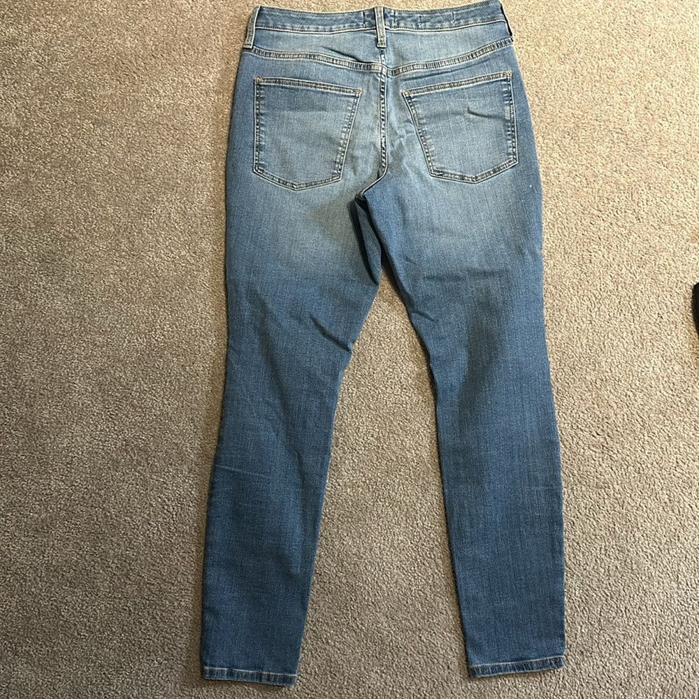 Universal Thread Distressed High Rise Skinny Jeans! - Picture 2 of 11